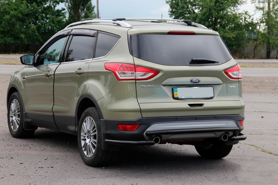 Ford Kuga/Escape 2013–2019 Zadnji zaščitni lok AK002-3 Black (nerjaveče jeklo) Fotografija 2