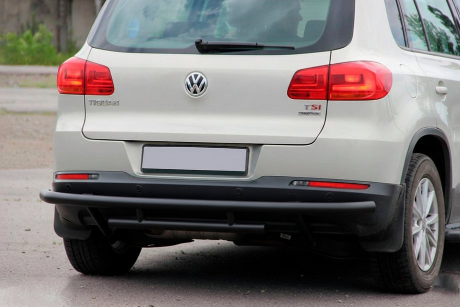 Volkswagen Tiguan 2007–2016 Zadnja zaščitna cev AK002-2 Black (nerjaveče jeklo) Image