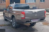 Mitsubishi L200 2015–2024 Zadnji zaščitni lok AK005 Black (nerjaveče jeklo) fotografija 2