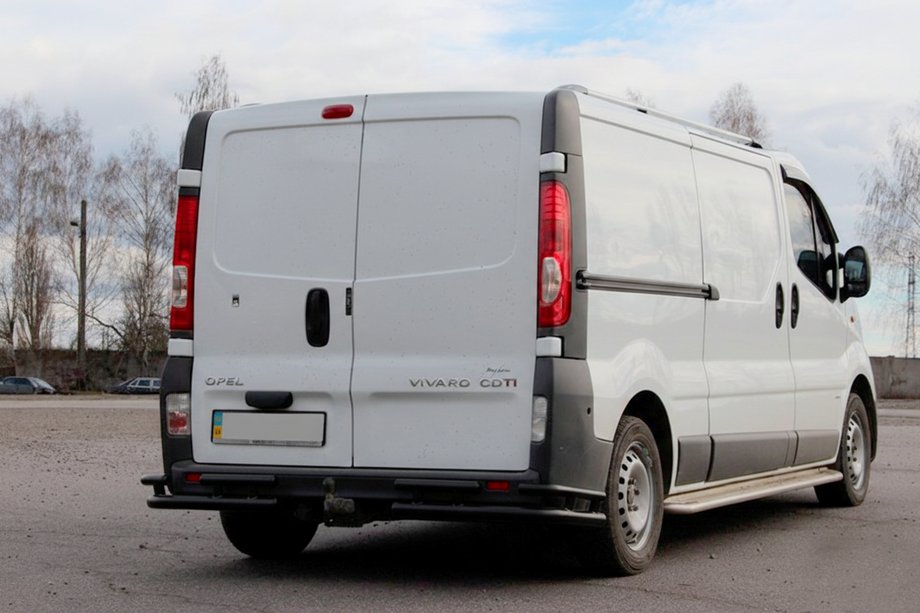 Nissan Primastar 2002–2014 Zadnja zaščitna cev AK003-Plus-2 Black (nerjaveče jeklo) Image
