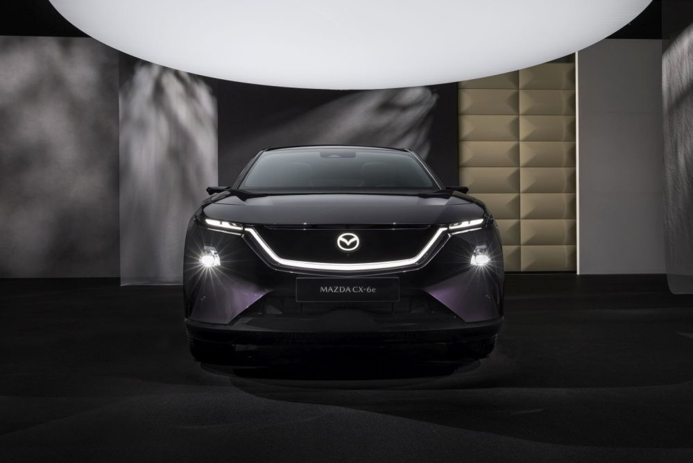 Test Mazda CX-6e 2026: eleganca v električni izvedbi