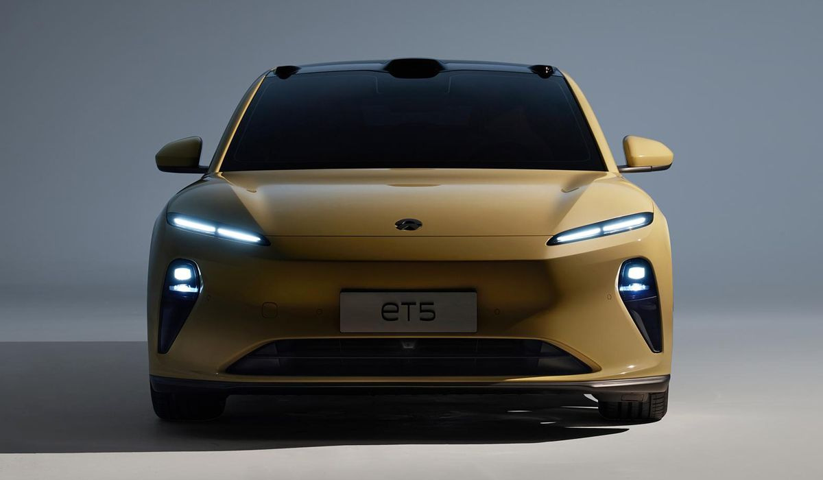 Pregled NIO ET5: pametni električni sedan z dosegom do 1000 km