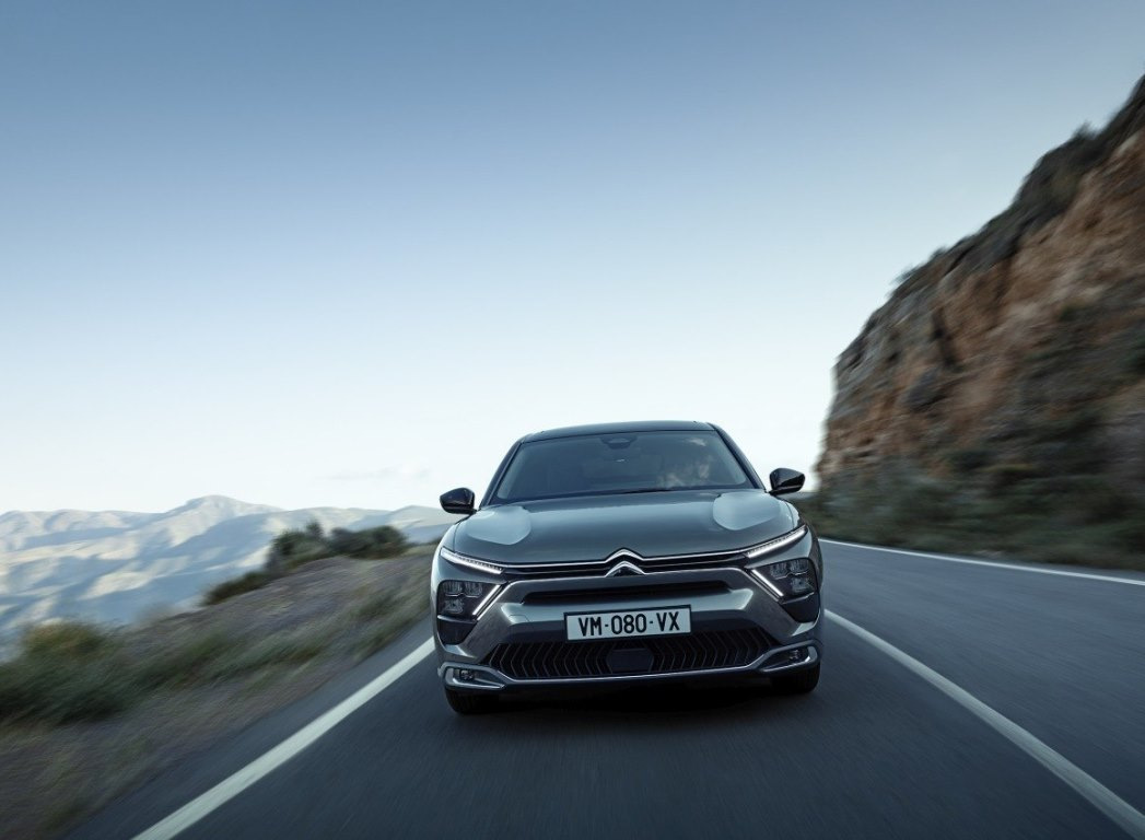 Test Citroën C5 X Hybrid: udoben crossover-liftback z blagim hibridom