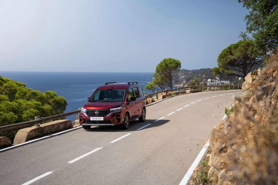 Pregled potniškega Nissan Townstar: praktičen kompaktni enoprostorec za mesto in družino