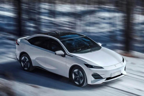 Pregled električne različice liftbacka Deepal SL03 Electric