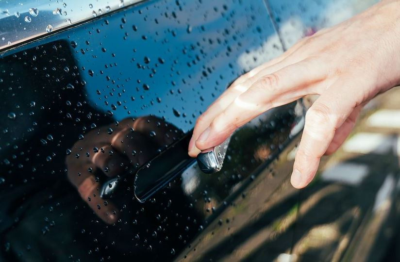 Zakaj vas avto strese: vzroki in preprosta zaščita