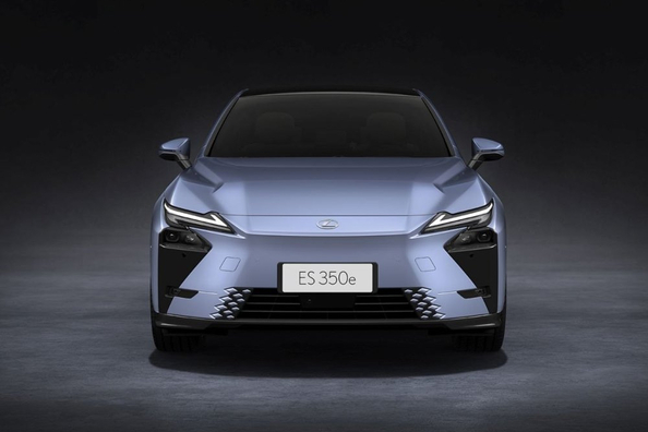 Lexus ES BEV: povsem električna premijska limuzina za leto 2026