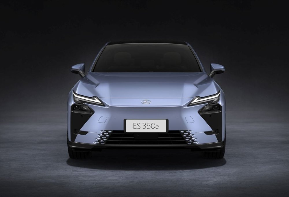Lexus ES BEV: povsem električna premijska limuzina za leto 2026