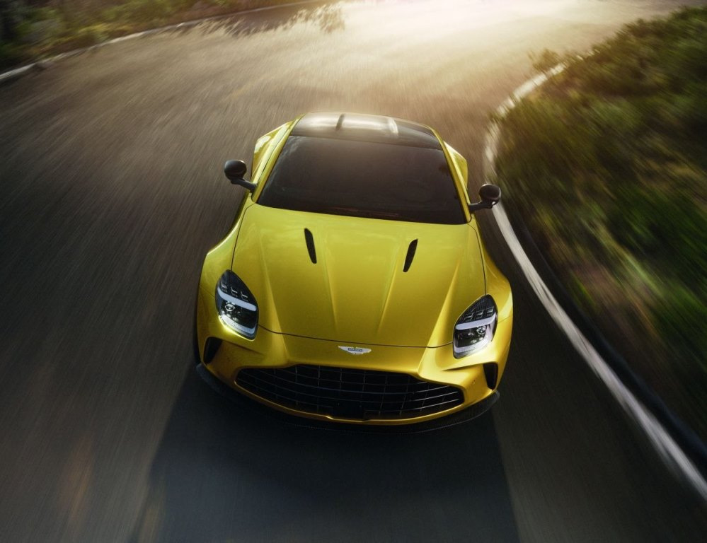 Test britanskega športnega avtomobila Aston Martin Vantage 2025