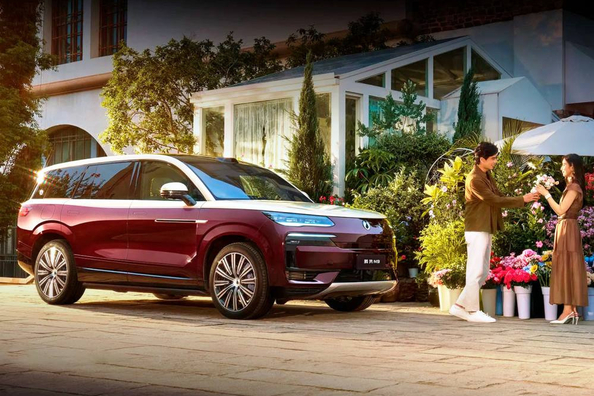 Test Denza N9 Plug-in Hybrid: BYD-jev hibridni paradni konj