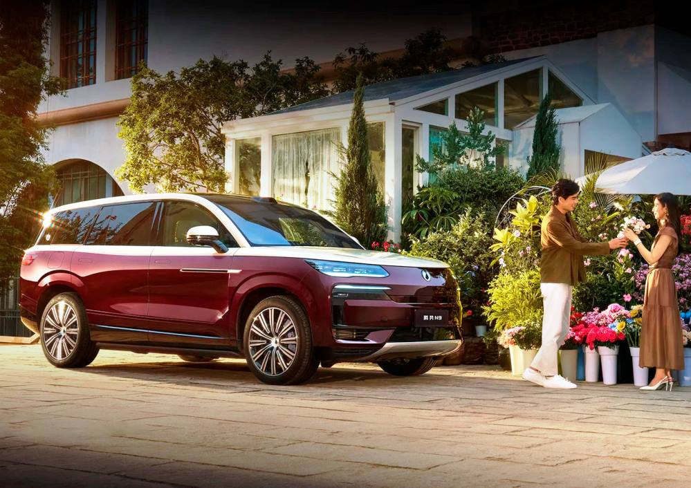 Test Denza N9 Plug-in Hybrid: BYD-jev hibridni paradni konj