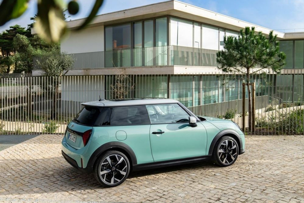 Test MINI Hatchback 3-door (F66): nova generacija