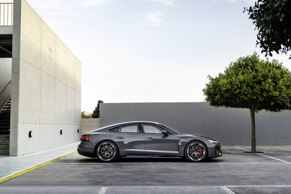 Audi RS e-tron GT 2025 — električni Gran Turismo višjega razreda Fotografija 3