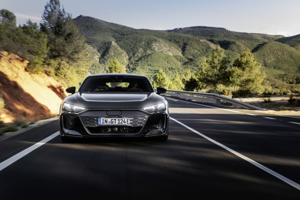 Audi RS e-tron GT 2025 — električni Gran Turismo višjega razreda Fotografija 2