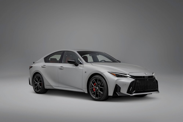 Lexus IS (XE30, prenova 2025): pregled premijske športne limuzine
