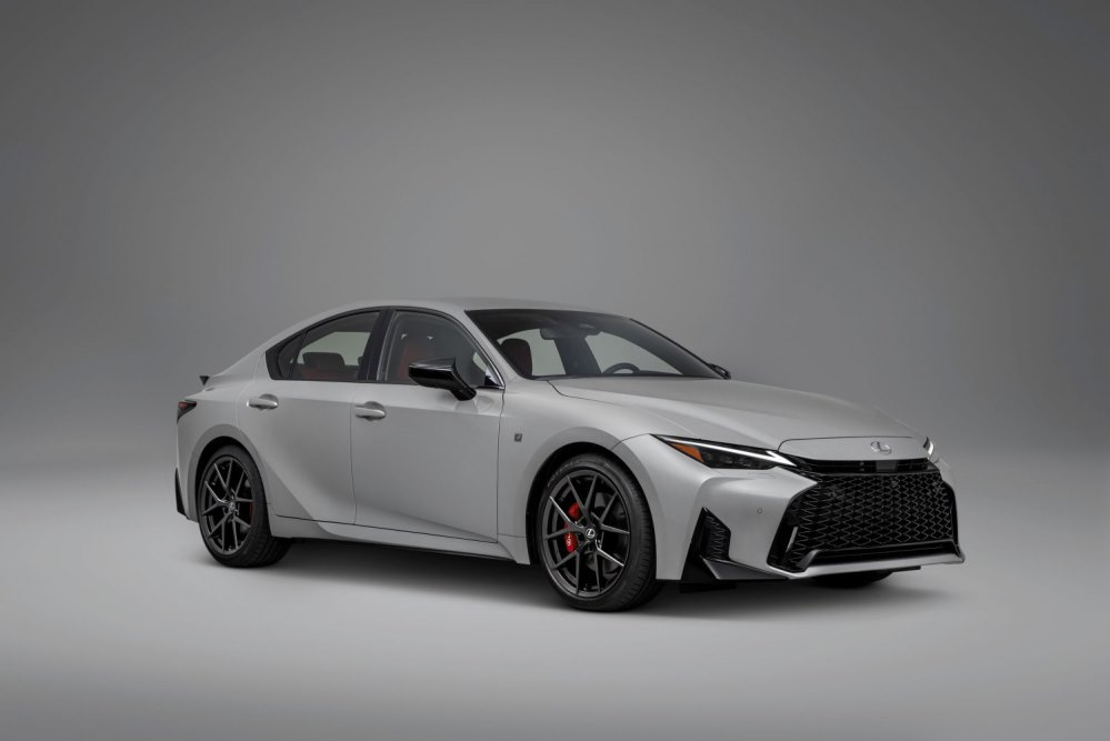 Lexus IS (XE30, prenova 2025): pregled premijske športne limuzine