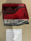 Toyota Land Cruiser 200 2007–2021 Znižano Zadnja leva notranja luč 2016-2021 (OEM standard) (za pokrov prtljažnika) (cela, ne deluje) fotografija 2