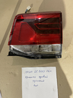 Toyota Land Cruiser 200 2007–2021 Razprodaja Zadnja desna notranja luč 2016-2021 (OEM standard) (na pokrovu prtljažnika) (počena) fotografija 2