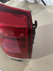 Toyota Land Cruiser 200 2007–2021 Znižano Zadnje luči 2016-2021 (OEM standard) Zadnja leva zunanja luč (na blatniku) (počena) fotografija 2