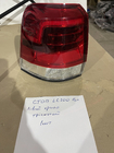 Toyota Land Cruiser 200 2007–2021 Znižano Zadnje luči 2016-2021 (OEM standard) Zadnja leva zunanja luč (na blatniku) (počena) fotografija 1