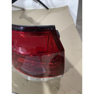 Znižano: Zadnja zavorna luč (2012-2015) zunanja leva (na blatniku) (počena) Lexus LX570/450d 2008–2022 fotografija 3
