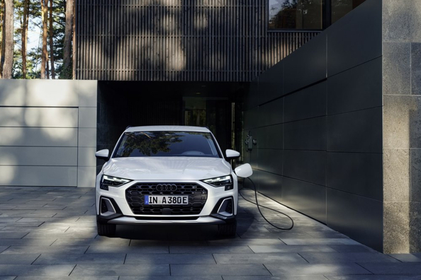 Audi A3 allstreet Plug-in Hybrid: učinkovit kompaktni crossover