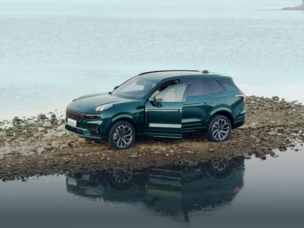 Test zmogljivega premium križanca Lynk & Co 09