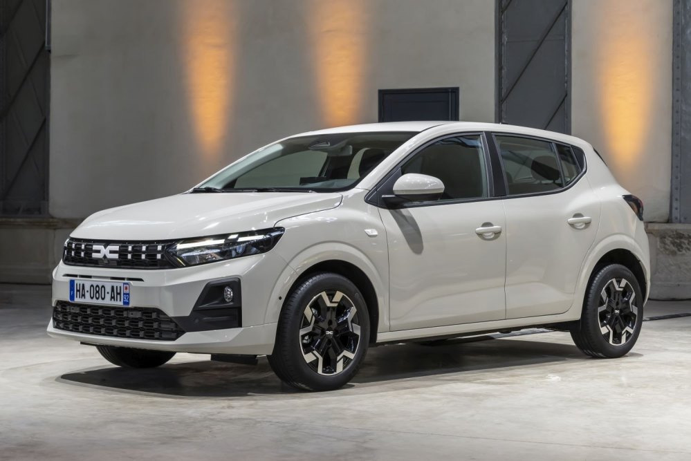 Pregled Dacia Sandero: cenovno dostopen mestni kombilimuzinski model z osveženim dizajnom