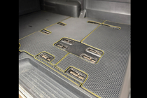 Volkswagen T5 2010–2015 EVA preproge (kratka medosna razdalja, celoten potniški prostor, črne) fotografija 5