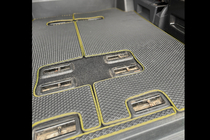 Volkswagen T5 2010–2015 EVA preproge (kratka medosna razdalja, celoten potniški prostor, črne) fotografija 3