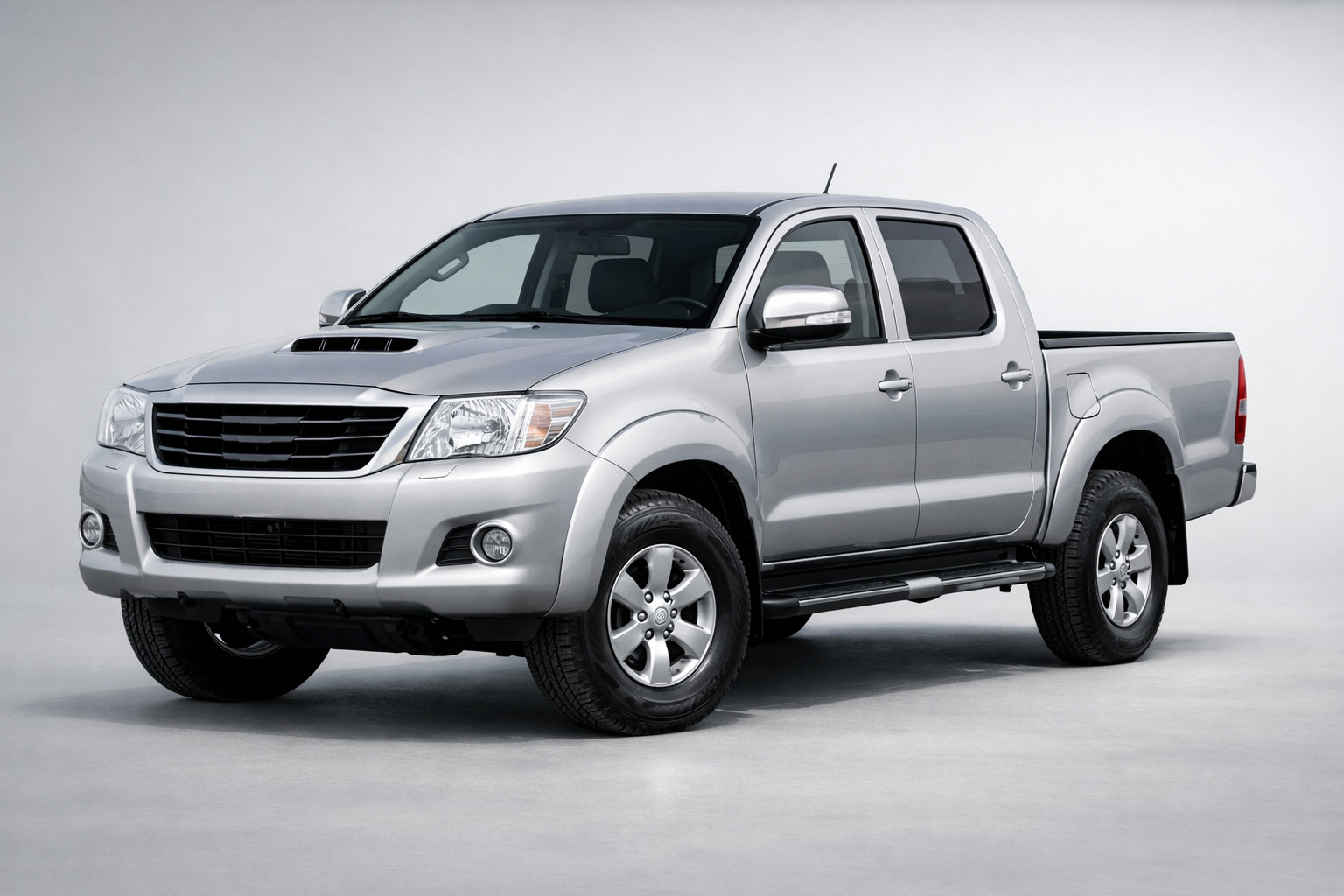 Toyota Hilux 2006-2015: delovni pick-up ali že zastarel koncept?
