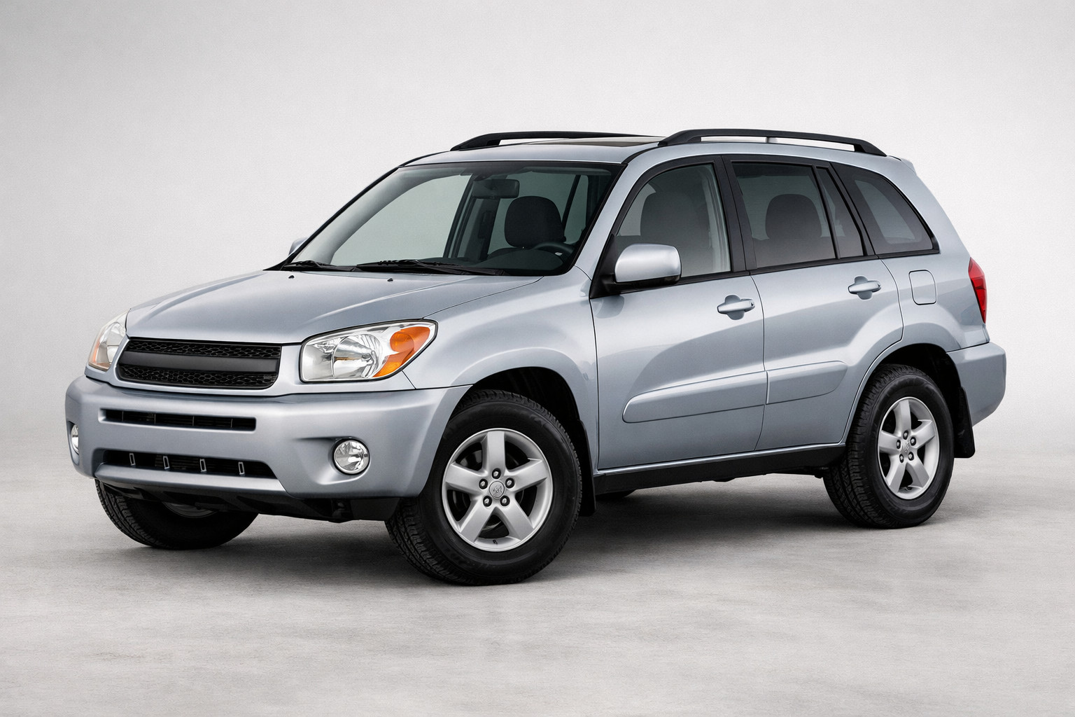 Toyota RAV4 2001-2005: kaj je še vedno актуalno pri stari šoli