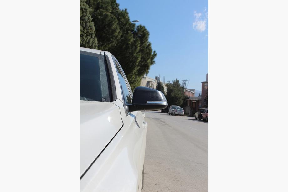 BMW serija 1 F20/F21 2011–2019 Karbonski pokrovi ogledal (2 kosa, pravi karbonski material) Fotografija 4