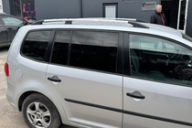 Volkswagen Touran 2010–2015 Kromirane strešne letve fotografija 2