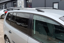 Volkswagen Touran 2010–2015 Kromirane strešne letve fotografija 1