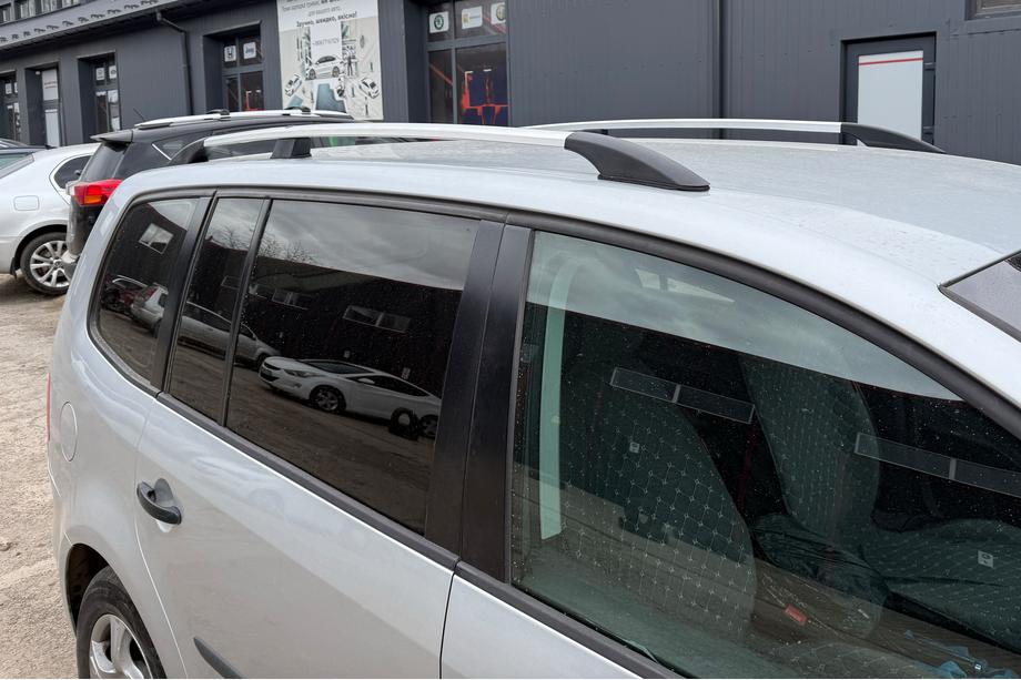 Volkswagen Touran 2010–2015 Kromirane strešne letve Image