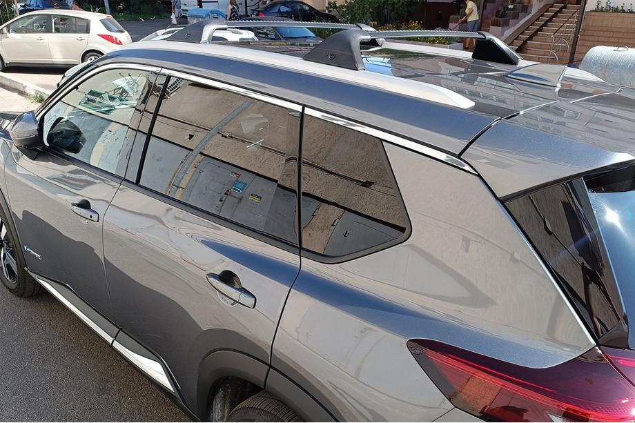 Nissan X-trail T33/Rogue 2022– Strešni prtljažnik (prečne palice) za integrirane strešne nosilce OEM (2 kos) Image