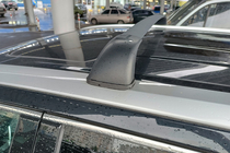 Toyota Highlander 2013–2019 Strešni prtljažnik (prečne palice) za integrirane strešne nosilce OEM (2 kos) Siva fotografija 8