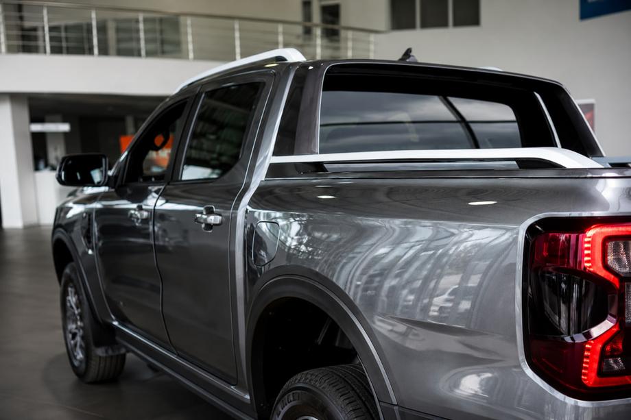 Ford Ranger 2022– Sivi OEM strešni vzdolžni nosilci (aluminij) Image