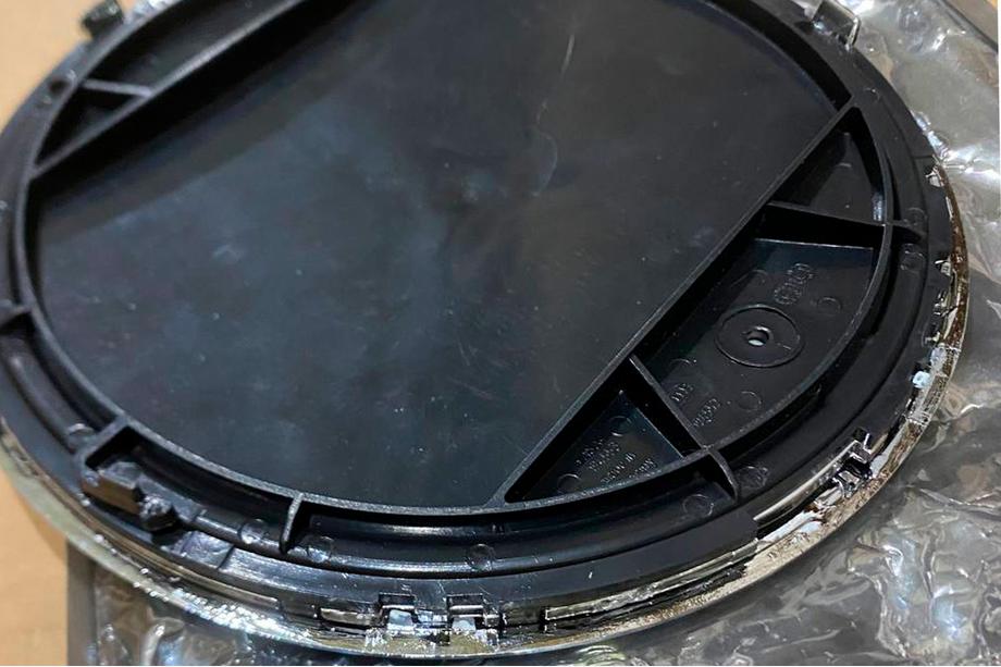 Mercedes GLE kupe C292 2015–2019 Znižano – sprednji emblem pod steklom, kromiran rob a0008880111 Fotografija 3