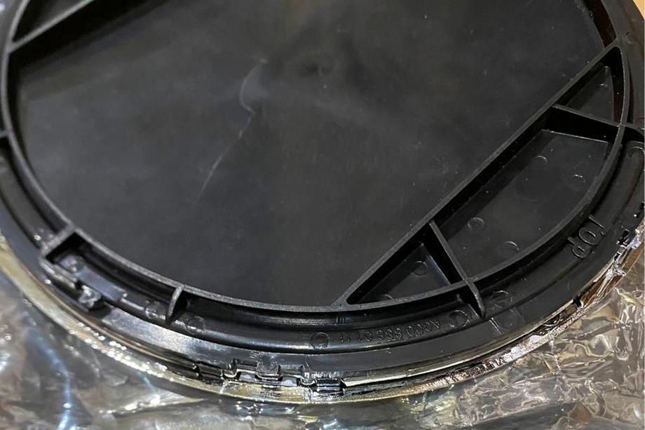 Mercedes GLE kupe C292 2015–2019 Znižano – sprednji emblem pod steklom, kromiran rob a0008880111 Fotografija 5