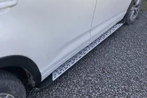 Toyota Highlander 2013–2019 Stranske stopnice Originalna zasnova (za EU in USA, 2 kosa, aluminij) fotografija 1