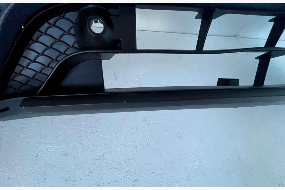 Mercedes GLC X253 2015–2022 Vstavek za sprednji odbijač GLC63 AMG 2015-2019 (sredinski) Fotografija 4