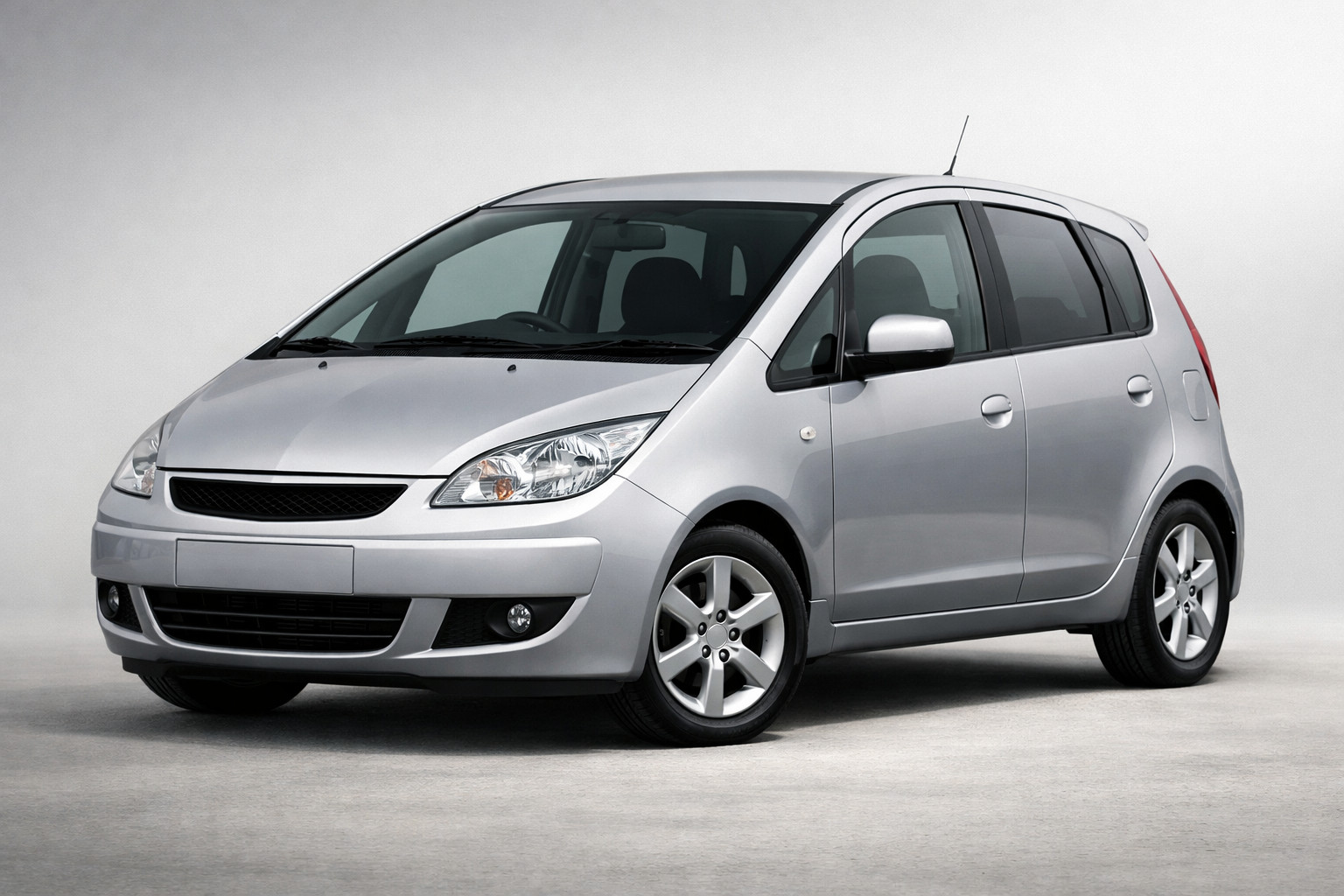 Test: Mitsubishi Colt 2004-2012 – kompaktni mestni avto s preprostim značajem