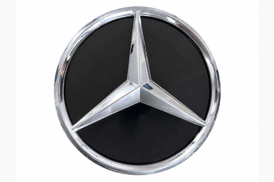 Mercedes C-class W205 2014–2021 Sprednja emblema s sijočim ohišjem (18,4 cm) Fotografija 1