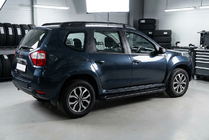 Nissan Terrano 2014– Bočne stopnice Allmond Black (2 kosa, aluminij) fotografija 1
