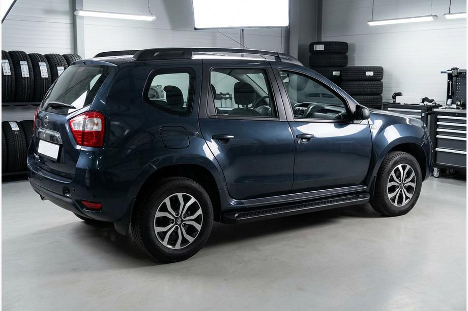 Nissan Terrano 2014– Bočne stopnice Allmond Black (2 kosa, aluminij) Image