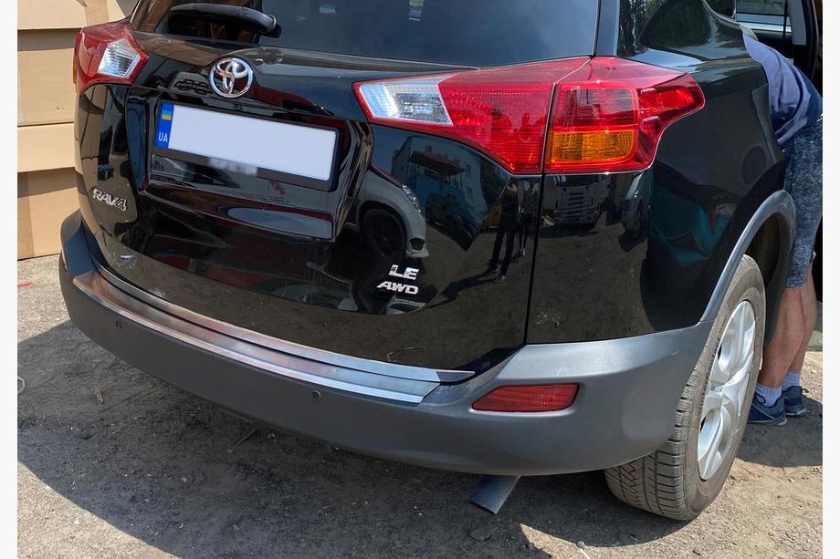 Toyota Rav 4 2013–2018 Nerjaveča letvica roba prtljažnika OmsaLine (2013-2016) Image