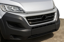Fiat Ducato 2006–2025 Nerjaveči okrasni pokrovi za masko hladilnika 2014-2022 (3 kosi) fotografija 1