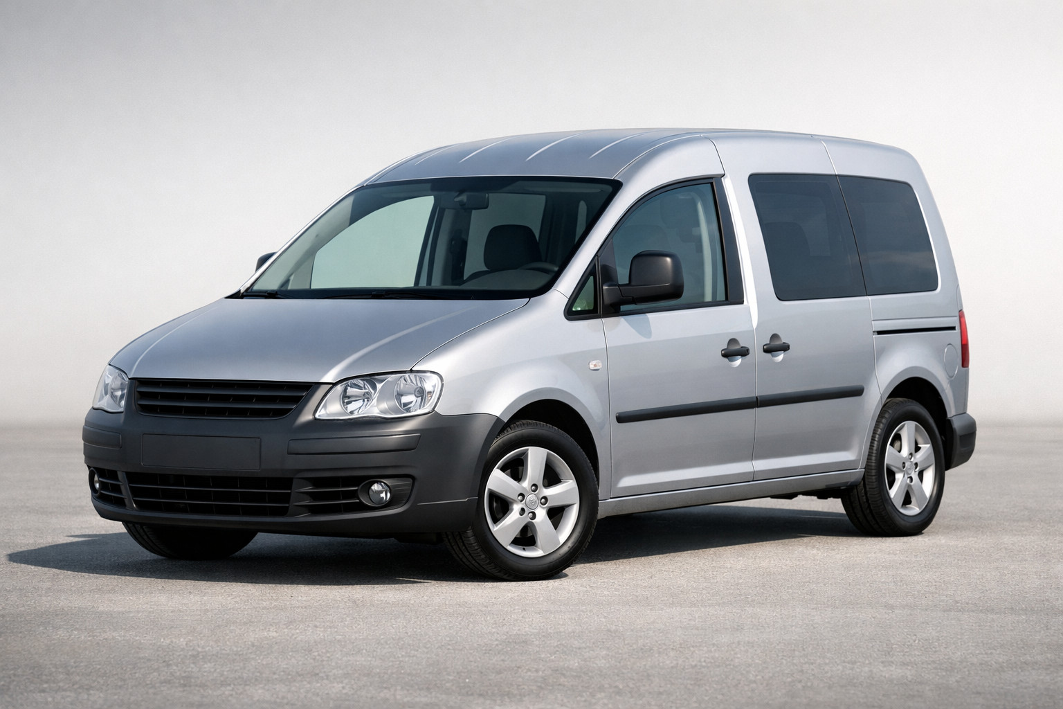 Volkswagen Caddy 2004–2010: pregled malega gospodarskega junaka